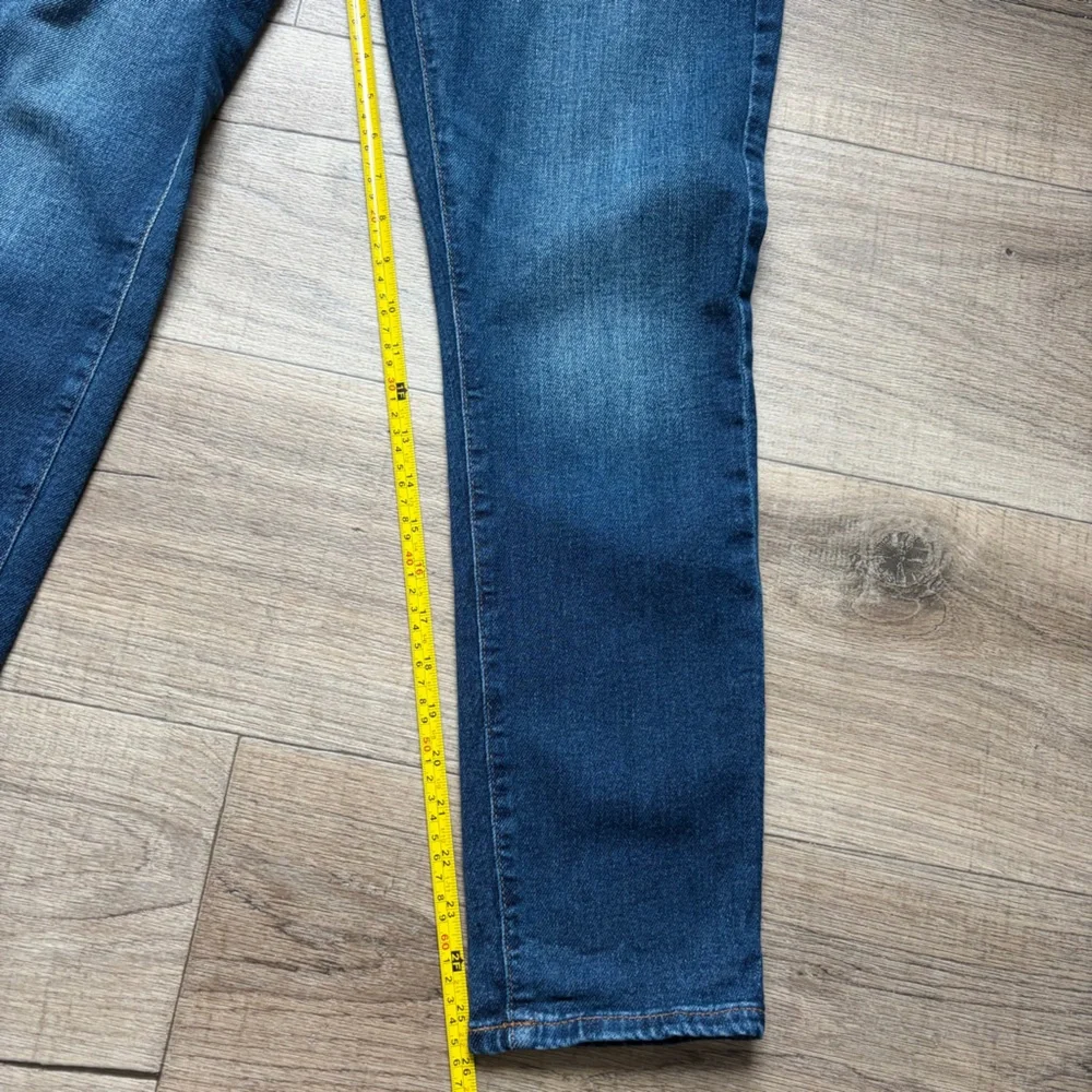 Banana Republic Girlfriend Mid Rise Jeans-  Dark Wash - Picture 7 of 8
